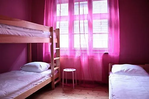 Albergue Frolic Goats