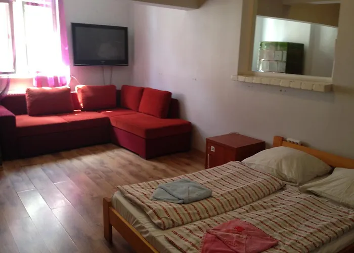 Albergue Frolic Goats *